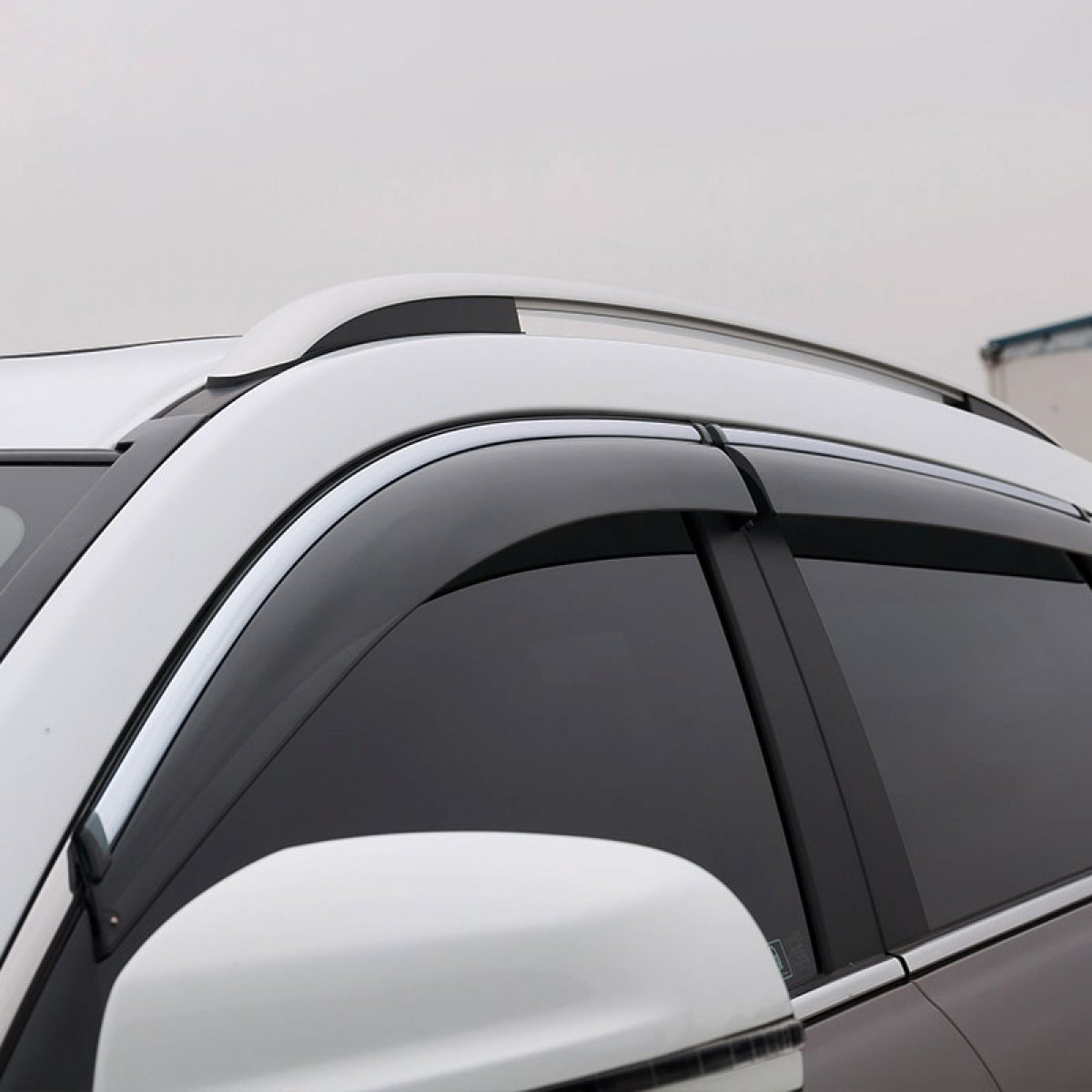 Hyundai santro 2018 onwards car window door visor with chrome line (set of 4pcs. )