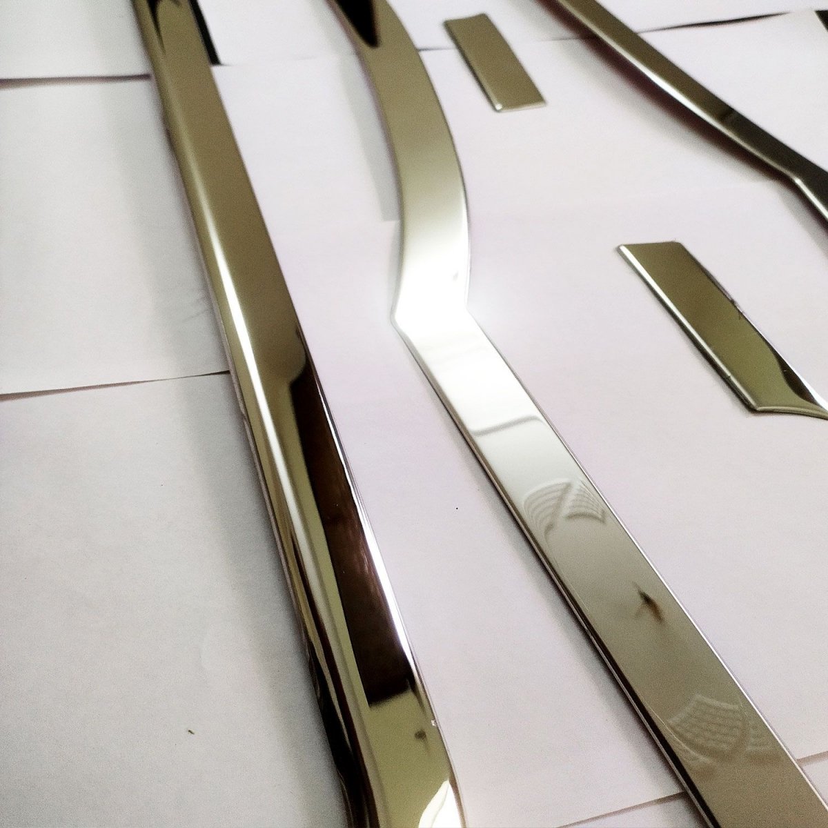 Mahindra xuv500 2018 onward lower window chrome garnish trims (set of 8pcs. )