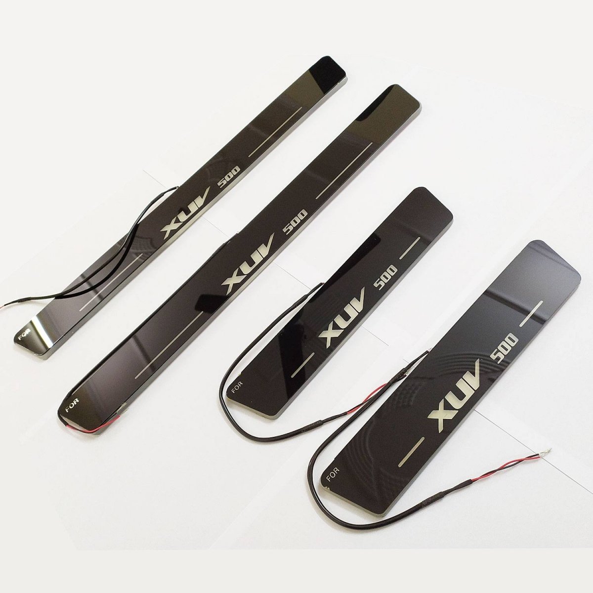 Mahindra xuv 500 2018 onward door foot led mirror finish black glossy scuff sill plate guards (set of 4pcs. )